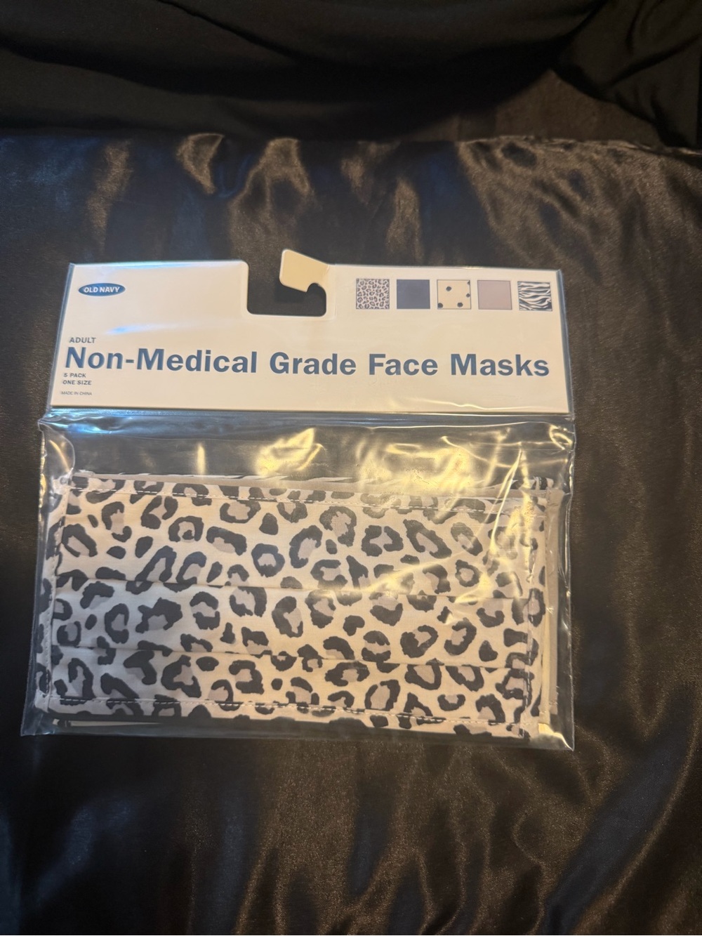Old Navy Adult  Leopard Print Face Mask - White & Black